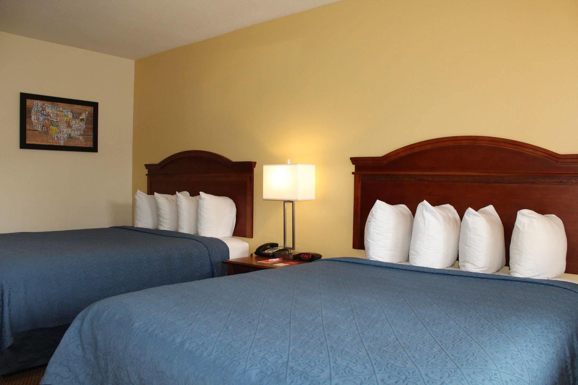Econo Lodge Inn & Suites Lodi - Wine Country Area Exterior photo